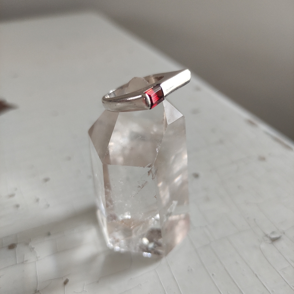 Sterling Silver Garnet Band Modernist Minimal Ring Size 6